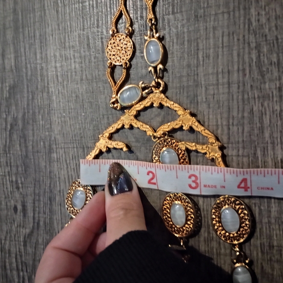 Vintage Gold Tone Statement Necklace - Picture 11 of 12